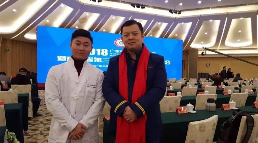 中医师承-郑湘湖与导师郭强中的合影.jpg